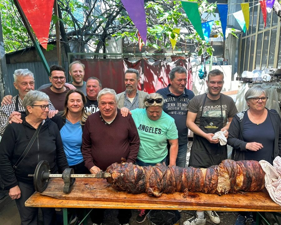 A Mezzolombardo la porchetta dei Paoli
