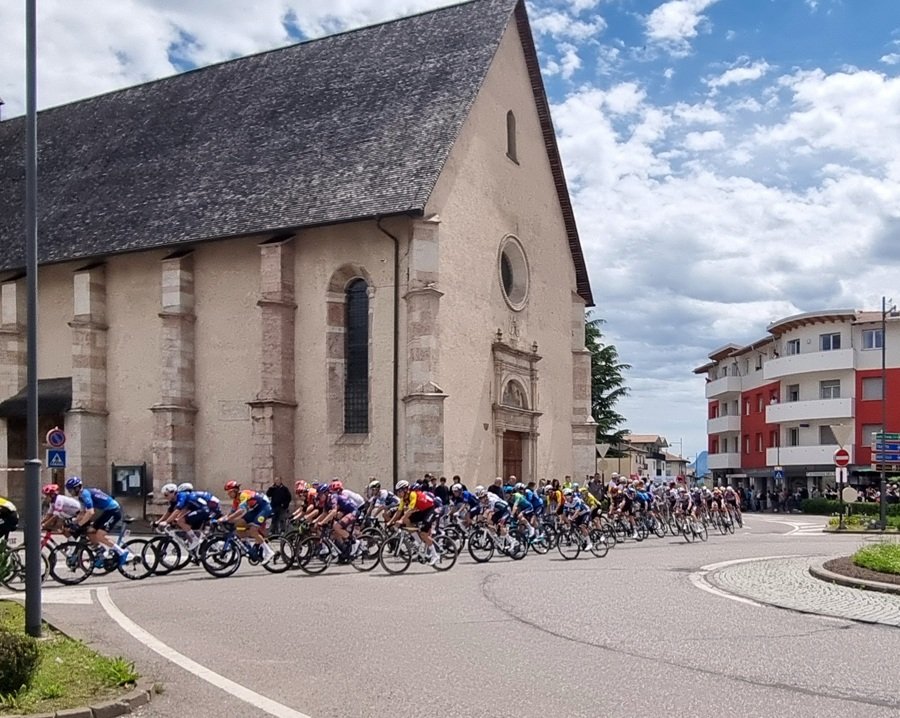 Il Giro d’Italia passa in Trentino. Ma non nelle valli del Noce