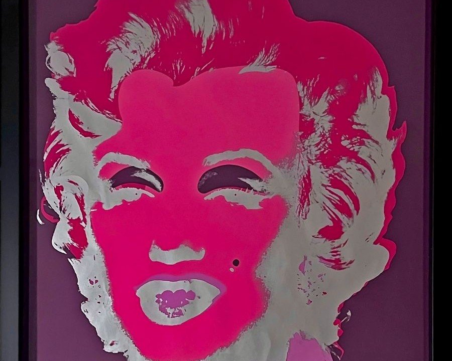 Da Warhol a Banksy: il castello si accende di Pop e Street Art  