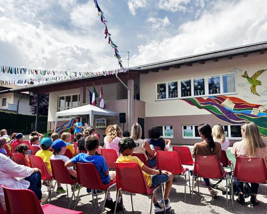 Inaugurato a Brez il murale dell'amicizia con la Tanzania