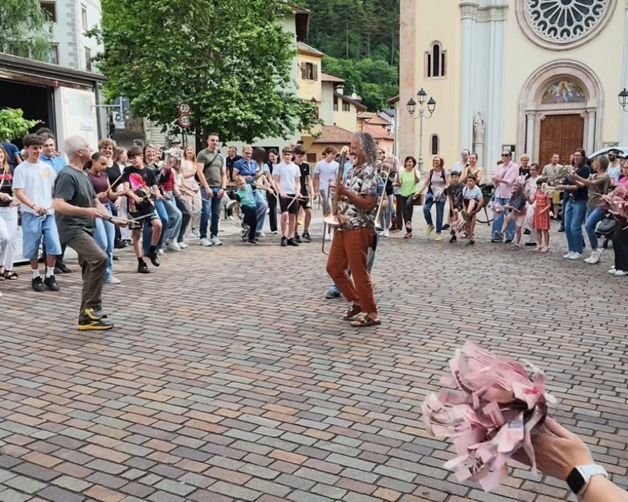 Mezzocorona, finisce la scuola ma non la festa in musica