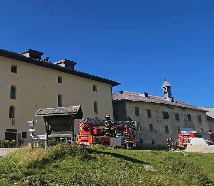 Tonale, incendio al Mirandola