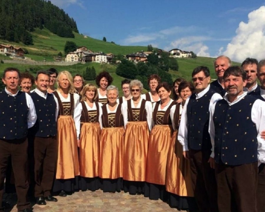 A Marilleva 1400 i canti popolari e di montagna con il Coro Rondinella