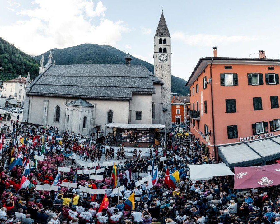 La cerimonia d’apertura accende i Mondiali: Malé dà il via alla settimana iridata della mountain bike  