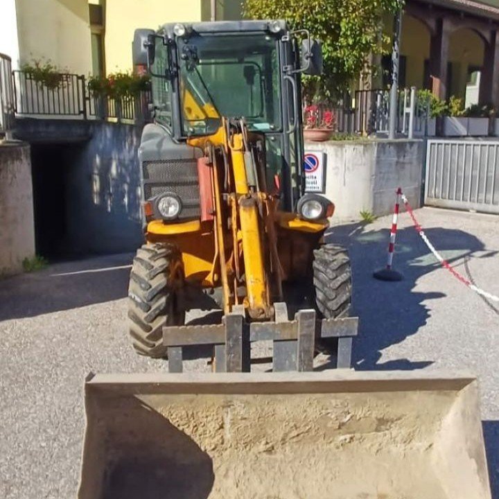 Croviana vende l’escavatore comunale: aperta l’asta pubblica