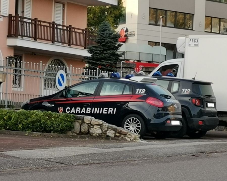 Continua a spacciare durante i domiciliari: arrestato giovane della Val di Sole